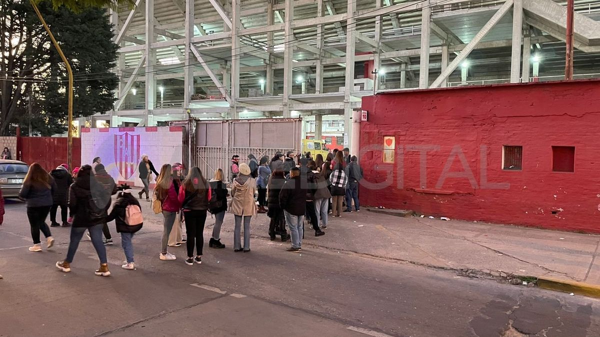 Lucas Payetta estuvo desde el lugar con el móvil de AIRE, y contó que por López y Planes rumbo al sur no hay complicaciones, no está cortado el tránsito, sino que está normal.