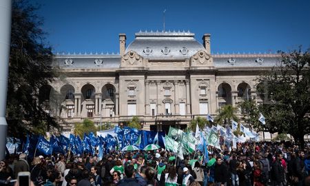 El Gobierno supeditó no descontar los días no trabajados si los gremios aprueban la propuesta salarial. El Gobierno supeditó no descontar los días no trabajados si los gremios aprueban la propuesta salarial.