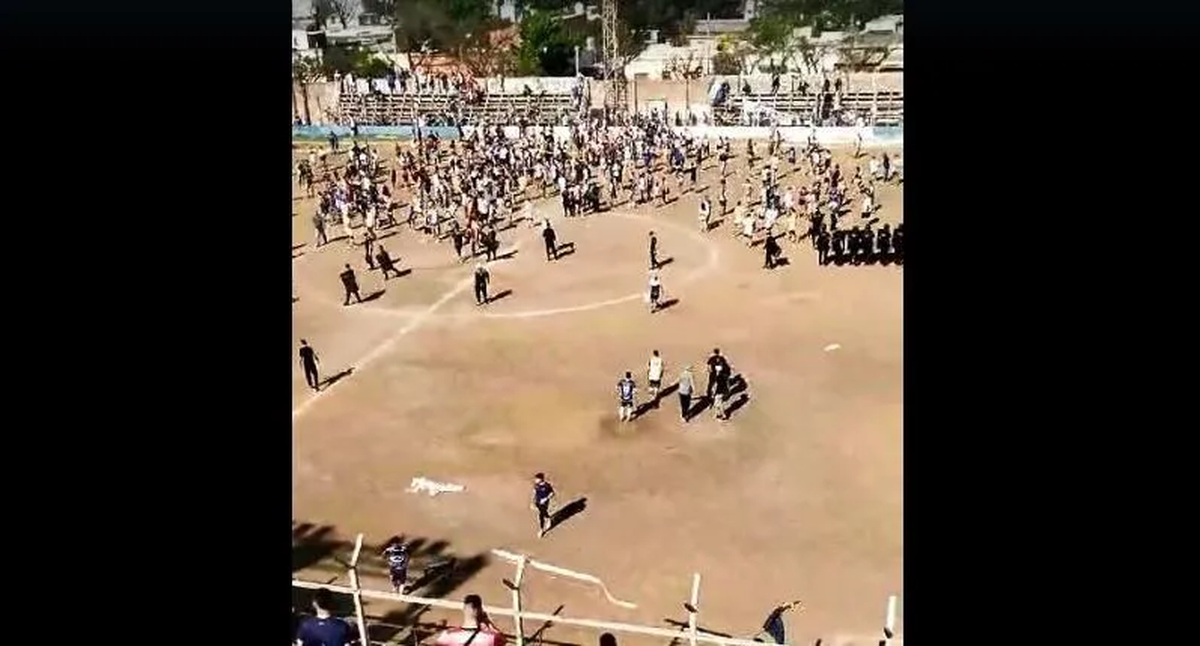 Otra vez la Liga Rafaelina: el clásico entre Quilmes y Sportivo Norte se suspendió por incidentes. Otra vez la Liga Rafaelina: el clásico entre Quilmes y Sportivo Norte se suspendió por incidentes.