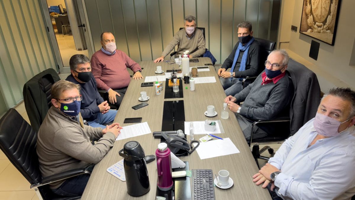 Encuentro en la sede de Festram con el secretario de Integración y Fortalecimiento Institucional del gobierno provincial.&nbsp;