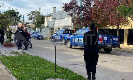El asalto fue frustrado tras un rápido accionar de policías del Comando Radioeléctrico. El asalto fue frustrado tras un rápido accionar de policías del Comando Radioeléctrico.
