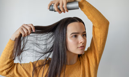 En tiempos de viajes frecuentes o emergencias de agua, conocer cómo preparar su propio champú en seco puede ser invaluable para mantener el cabello fresco y limpio. En tiempos de viajes frecuentes o emergencias de agua, conocer cómo preparar su propio champú en seco puede ser invaluable para mantener el cabello fresco y limpio.