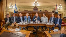 Senadores, ministros provinciales y trabajadores mantuvieron este miércoles una reunión en el recinto del Senado de Santa Fe para analizar la situación de la empresa Lácteos Verónica.