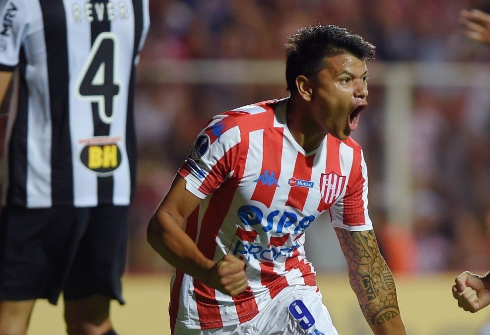 Walter Bou está muy cerca de regresar a Unión, luego de no ser muy tenido en cuenta en Vélez. Walter Bou está muy cerca de regresar a Unión, luego de no ser muy tenido en cuenta en Vélez.