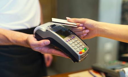 La AFIP vigila las compras con tarjeta de débito: hasta qué montos se podrá gastar sin controles. La AFIP vigila las compras con tarjeta de débito: hasta qué montos se podrá gastar sin controles.