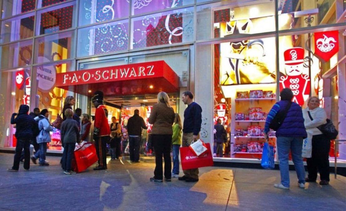 Reabre la juguetería de “Mi pobre angelito”: la más espectacular de Nueva York