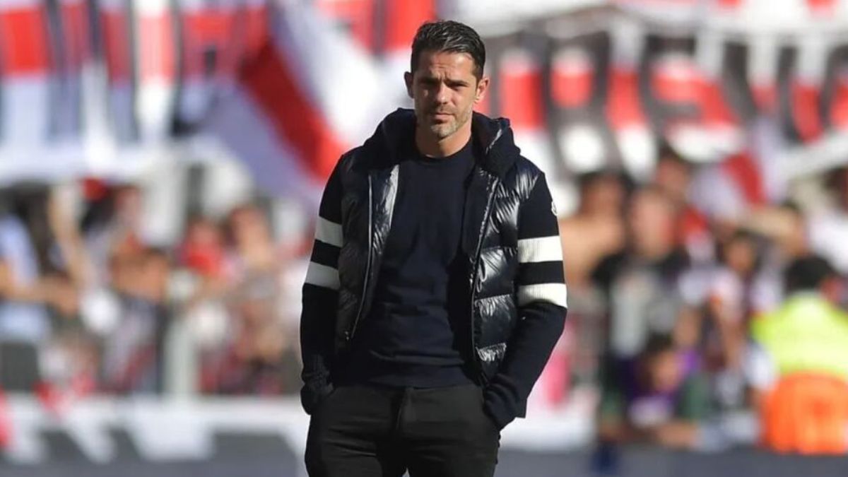 La tremenda decisión que tomó Riquelme tras perder el clásico con River: echaron a Fernando Gago. La tremenda decisión que tomó Riquelme tras perder el clásico con River: echaron a Fernando Gago.