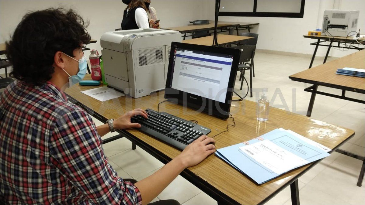 El Tribunal Electoral de la provincia de Santa Fe termina de recibir por estas horas las listas de precandidatos y precandidatas.