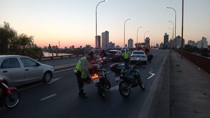 Choque en cadena en el viaducto Oroño en Santa Fe: cuatro vehículos involucrados