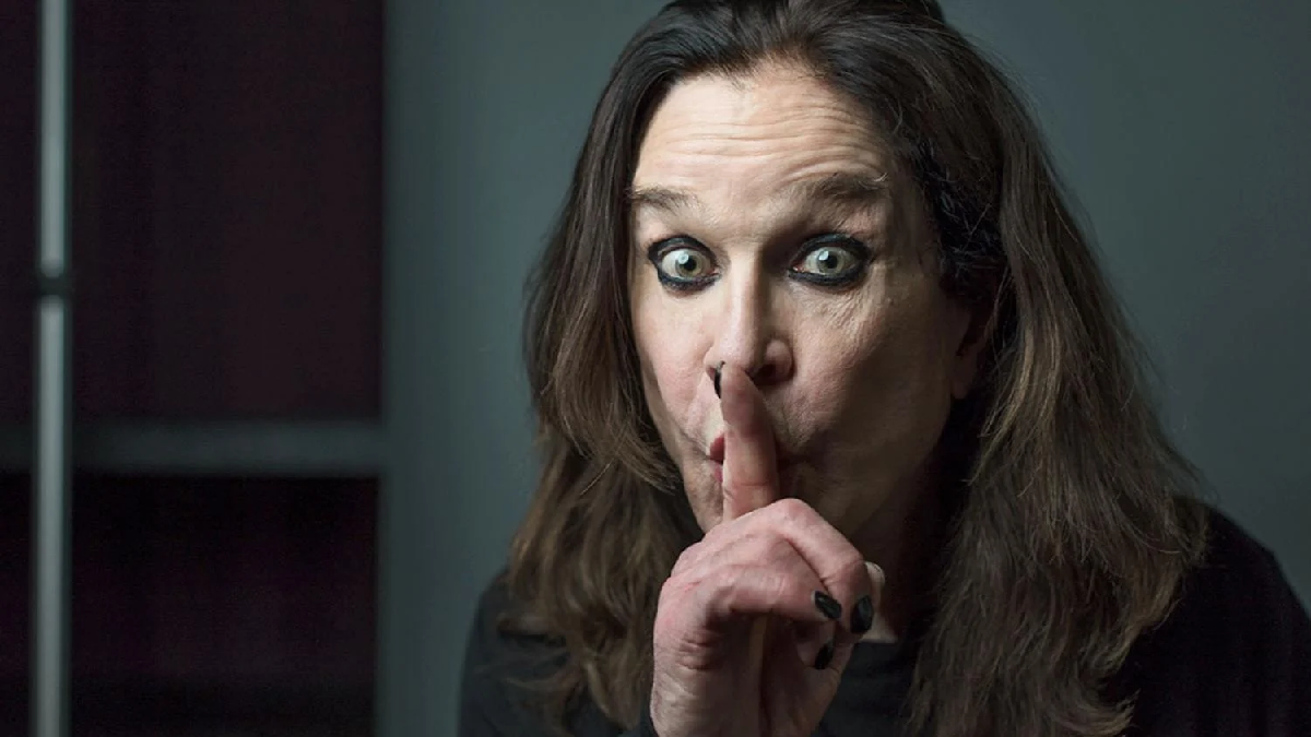 Ozzy también estuvo en el centro de la polémica al decapitar a dos palomas en una reunión de ejecutivos de la CBS. 