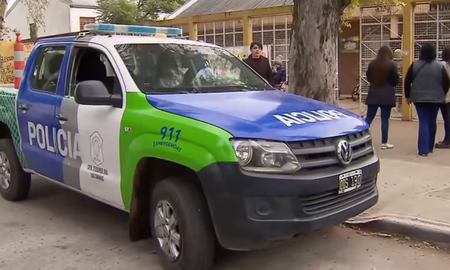 Un niño de cuarto grado ingresó con una pistola calibre 22 a la escuela Nº 157 en Virrey del Pino, La Matanza. Un niño de cuarto grado ingresó con una pistola calibre 22 a la escuela Nº 157 en Virrey del Pino, La Matanza.
