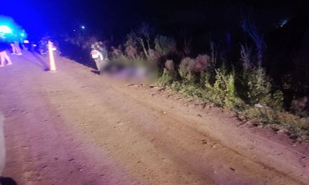 La víctima fue hallada sin vida sobre el terraplén de calle Crespo, en una zona rural a la salida de Rosario hacia Pergamino. La víctima fue hallada sin vida sobre el terraplén de calle Crespo, en una zona rural a la salida de Rosario hacia Pergamino.