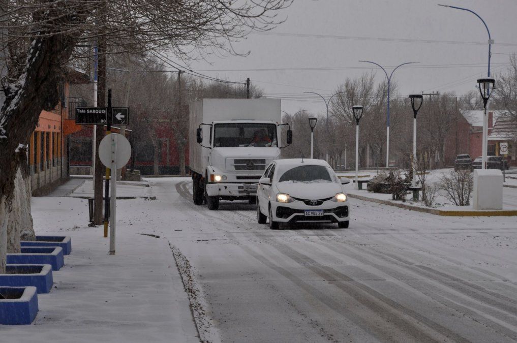 Río Negro cubierto de nieve.