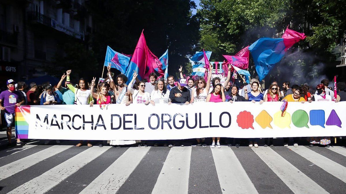 Miles de personas marcharon por Avenida de Mayo por la 30ª edición de la Marcha del Orgullo.