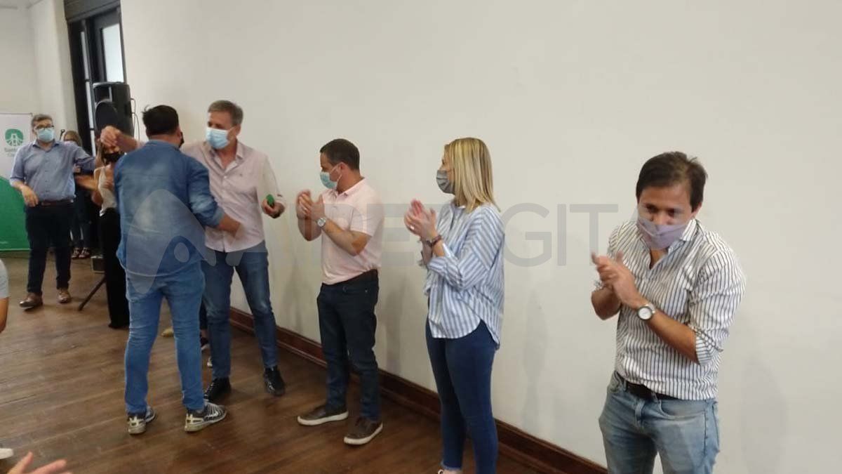 La Municipalidad de Santa Fe entregó este viernes 59 escrituras de viviendas a familias de los barrios Yapeyú, San Agustín y Ceferino Namuncurá, en el noroeste de la ciudad.