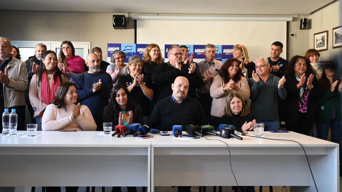 La reconocida banda será el cierre del Festival Provincial en Defensa de la Educación Pública que Amsafé realizará este sábado en Plaza 25 de Mayo. La reconocida banda será el cierre del Festival Provincial en Defensa de la Educación Pública que Amsafé realizará este sábado en Plaza 25 de Mayo.