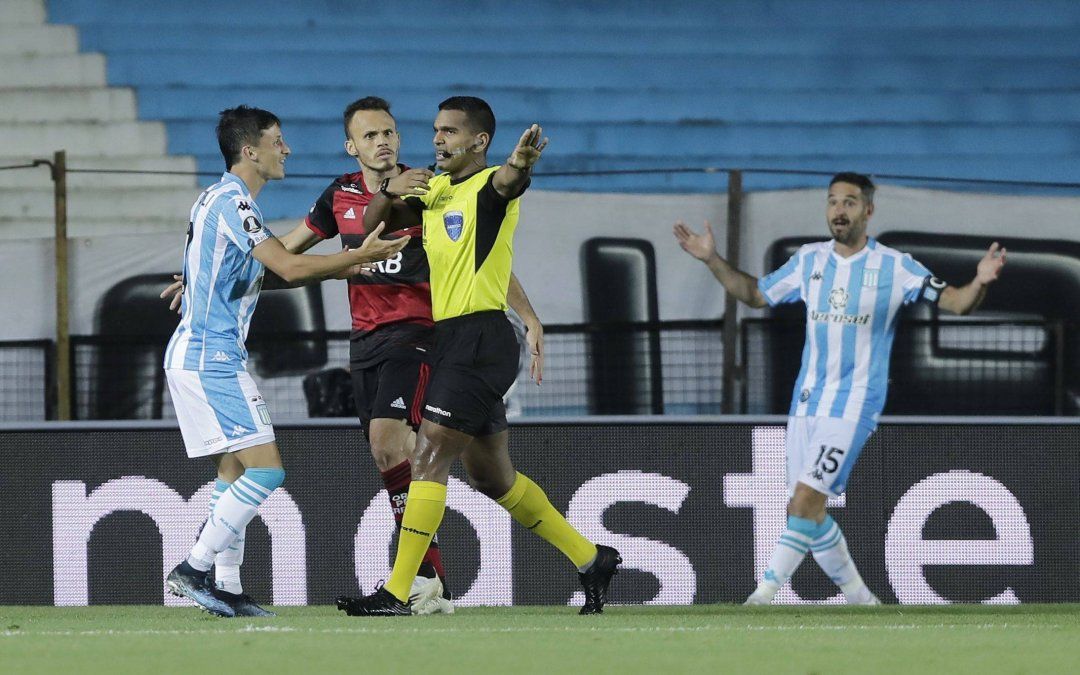 A Racing le anularon dos goles en el partido de ida de los octavos de final de la Copa Libertadores
