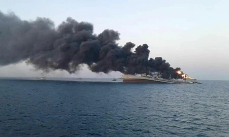 El fuego comenzó en “uno de los sistemas” del navío el lunes. El martes, el barco terminó hundiéndose. El fuego comenzó en “uno de los sistemas” del navío el lunes. El martes, el barco terminó hundiéndose.