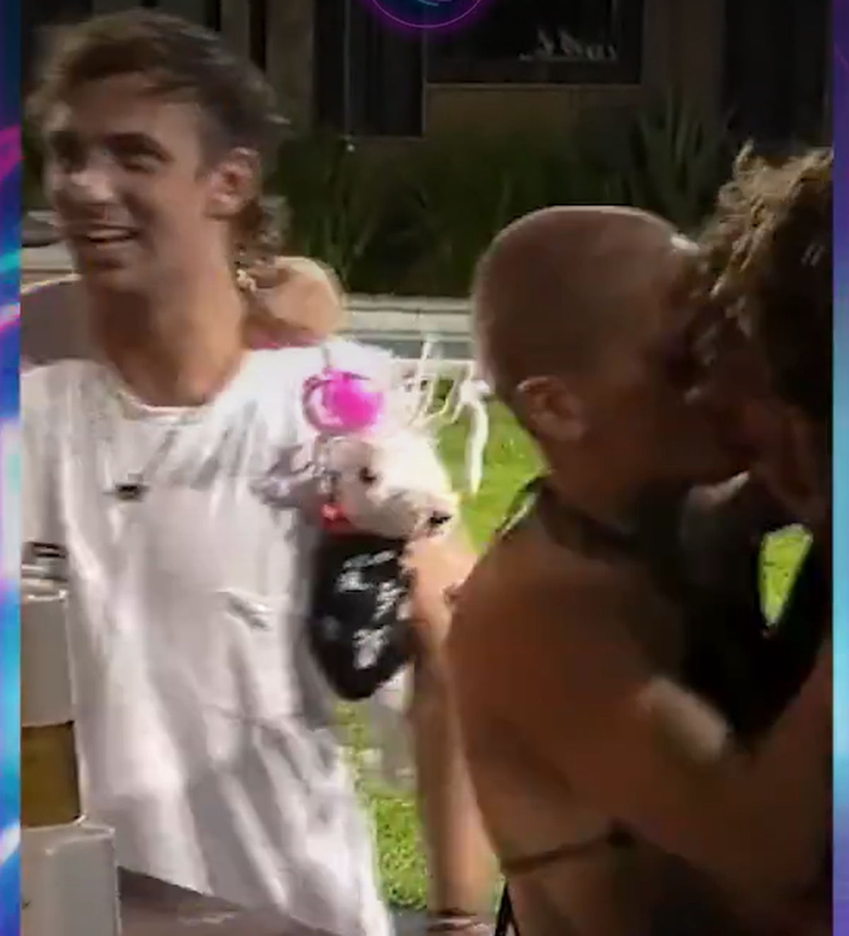 Furia, a los besos con Emma. Furia, a los besos con Emma.