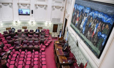 Con el comienzo del mes de febrero, finaliza el receso de verano y retorna formalmente la actividad en la Legislatura de Santa Fe. Con el comienzo del mes de febrero, finaliza el receso de verano y retorna formalmente la actividad en la Legislatura de Santa Fe.
