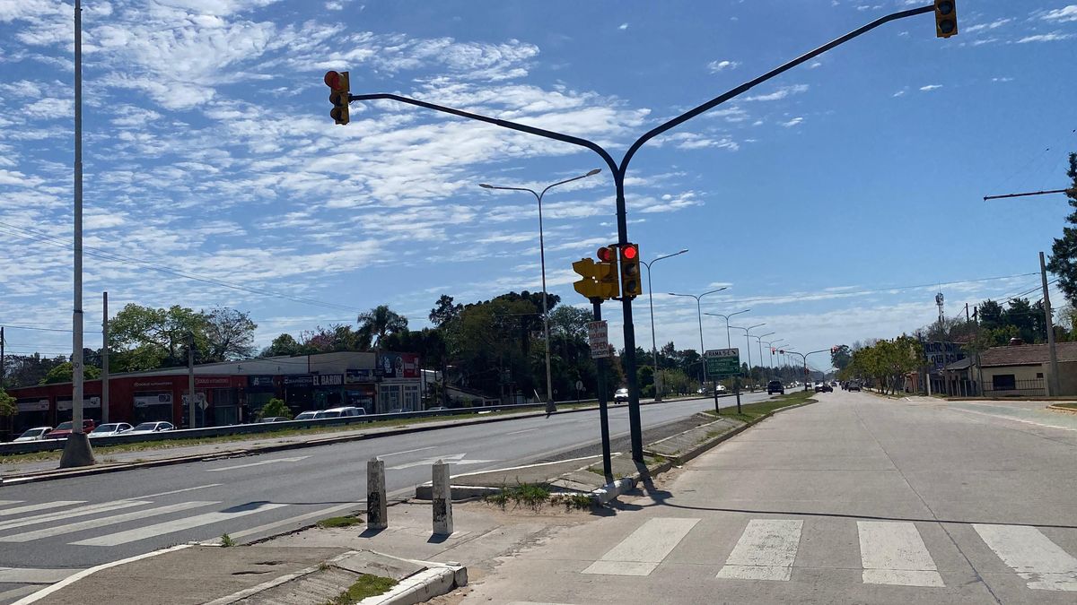 El móvil de AIRE constató el normal funcionamiento de los semáforos en la Ruta Provincial 1. El móvil de AIRE constató el normal funcionamiento de los semáforos en la Ruta Provincial 1.