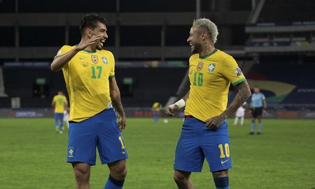Lucas Paquetá festeja con Neymar el primer gol de Brasil frente a Perú. Lucas Paquetá festeja con Neymar el primer gol de Brasil frente a Perú.