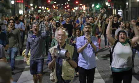 convocan a un cacerolazo contra el tarifazo convocan a un cacerolazo contra el tarifazo
