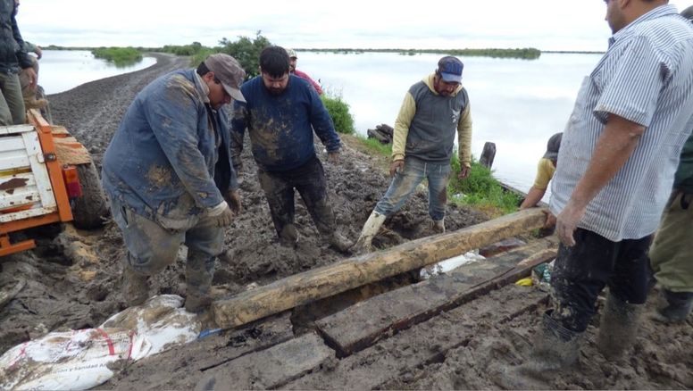 Fortín Olmos: intervinieron el puente del arroyo Golondrina, que sigue habilitado al tránsito
