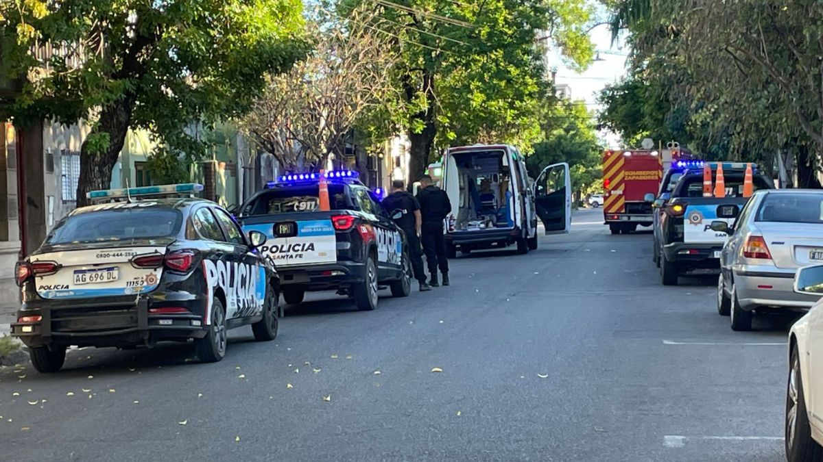 Una mujer fue brutalmente agredida por su ex en un edificio de Francia al 2700. Él tenía una restricción y terminó con una herida en el cuello.