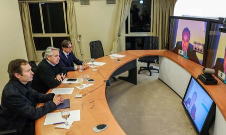 Alberto Fernández mantuvo esta tarde desde la Residencia de Olivos una videoconferencia con el titular del Banco de Desarrollo de América Latina (CAF), Luis Carranza Ugarte. Alberto Fernández mantuvo esta tarde desde la Residencia de Olivos una videoconferencia con el titular del Banco de Desarrollo de América Latina (CAF), Luis Carranza Ugarte.