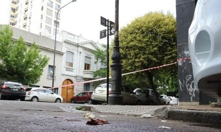 Cuando iba a ser detenido, el acusado, identificado como Claudio Rodríguez, amenazó al personal policial con una faca. Cuando iba a ser detenido, el acusado, identificado como Claudio Rodríguez, amenazó al personal policial con una faca.