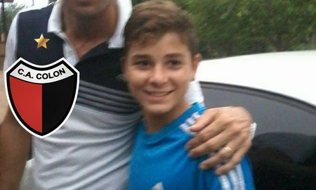 La foto desconocida de un ex Colón con Julián Álvarez. La foto desconocida de un ex Colón con Julián Álvarez.