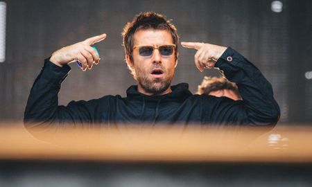 liam gallagher quiso felicitar a su pareja por el titulo del arsenal y filtro su numero de whatsapp por error liam gallagher quiso felicitar a su pareja por el titulo del arsenal y filtro su numero de whatsapp por error