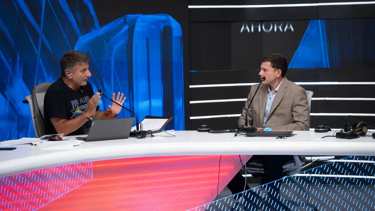 El Dr. Martín Balbarrey pasó por los estudios de AIRE. El Dr. Martín Balbarrey pasó por los estudios de AIRE.