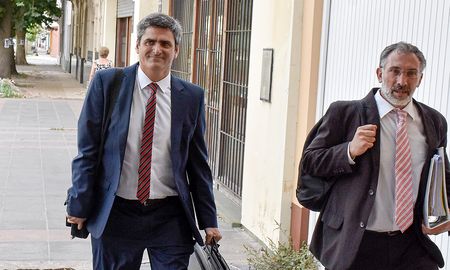 Fotografía de los fiscales Juan Manuel Dávila (izq) y Gustavo García quienes pidieron hoy investigar por presunto falso testimonio a Juan Guarino y a Thomás Colazzo, dos amigos del grupo de rugbiers acusados de matar a Fernando Báez Sosa. Fotografía de los fiscales Juan Manuel Dávila (izq) y Gustavo García quienes pidieron hoy investigar por presunto falso testimonio a Juan Guarino y a Thomás Colazzo, dos amigos del grupo de rugbiers acusados de matar a Fernando Báez Sosa.
