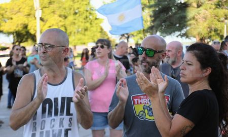 Los rosarinos también se concentraron en el Monumento a la Bandera para reclamar seguridad. Los rosarinos también se concentraron en el Monumento a la Bandera para reclamar seguridad.