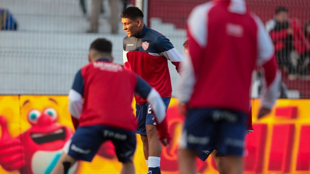 Entrada en calor de Unión vs. Instituto en Alta Córdoba.