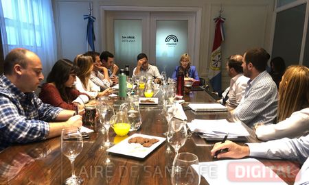 el concejo se reunio con funcionarios municipales por la terminal de omnibus el concejo se reunio con funcionarios municipales por la terminal de omnibus