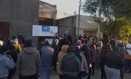 Viaje en el tiempo: reabre la feria del depósito en Los Hornos, La Plata con prendas y calzado a precios irrisorios Viaje en el tiempo: reabre la feria del depósito en Los Hornos, La Plata con prendas y calzado a precios irrisorios