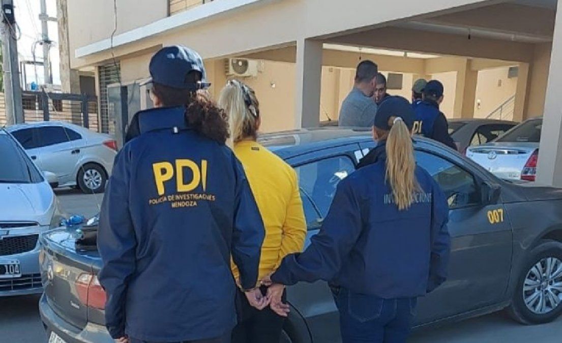 Una mujer fingía ser millonaria