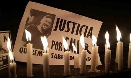 Según determinó la investigación, Arri murió por un mecanismo de asfixia por compresión que fue causado por una llave practicada en su cuello. Según determinó la investigación, Arri murió por un mecanismo de asfixia por compresión que fue causado por una llave practicada en su cuello.