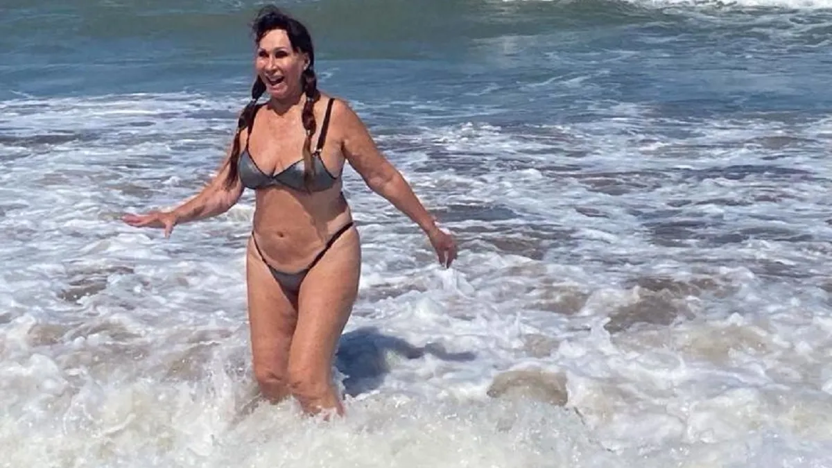 Moria Casán salió al cruce de una mujer que la criticó por usar bikini:  Me amo. Tapate vos