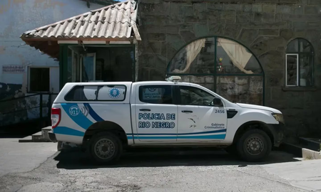 Hasta el momento no hay detenidos y esperan que el testimonio de los participantes de la fiesta ayuden a encontrar al o los responsables del crimen. Hasta el momento no hay detenidos y esperan que el testimonio de los participantes de la fiesta ayuden a encontrar al o los responsables del crimen.