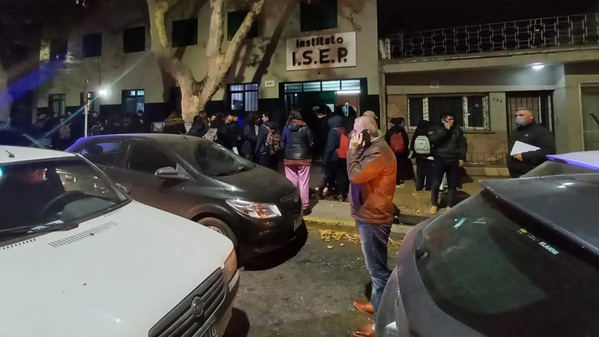 El hecho ocurrio en el Instituto Superior de Enseñanza Privada (I.S.E.P.) de Godoy Cruz, en la provincia de Mendoza