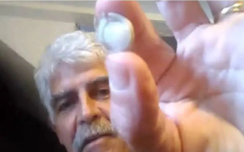 Kieran guardó su huella dactilar.