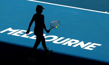 Por un caso de coronavirus suspenden los torneos en Australia y corre riesgo el Grand Slam. Por un caso de coronavirus suspenden los torneos en Australia y corre riesgo el Grand Slam.