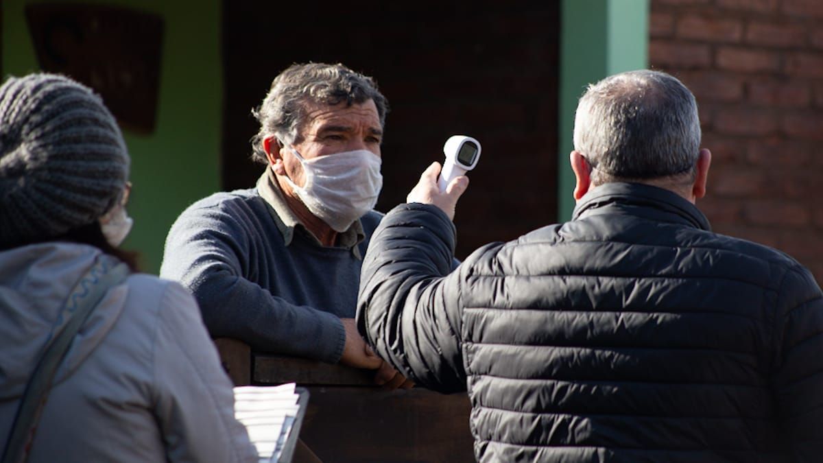 Desde el Ministerio de Salud aconsejaron realizar el aislamiento en caso de tener contacto con pacientes confirmados.