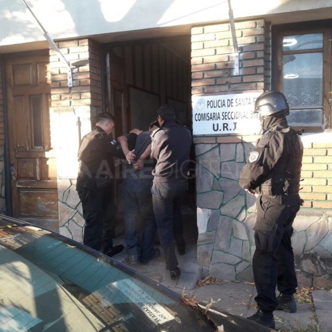 Detuvieron a un hombre armado en su casa de Bº Sargento Cabral