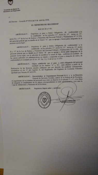 Los 31 jefes policiales que el nuevo ministro de Seguridad de Santa Fe pasó a retiro