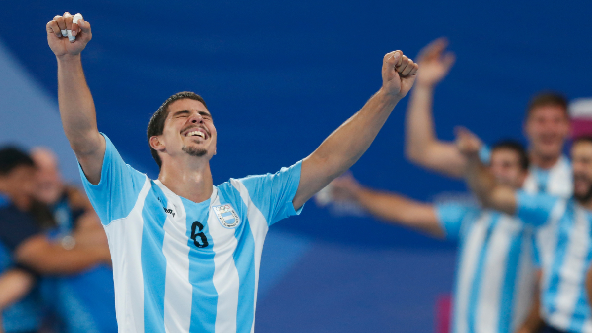 Simonet fue una de las grandes figuras de Los Gladiadores y representó a la Argentina en tres ediciones de los Juegos Olímpicos: Londres 2012, Tokio 2020 y París 2024. Simonet fue una de las grandes figuras de Los Gladiadores y representó a la Argentina en tres ediciones de los Juegos Olímpicos: Londres 2012, Tokio 2020 y París 2024.